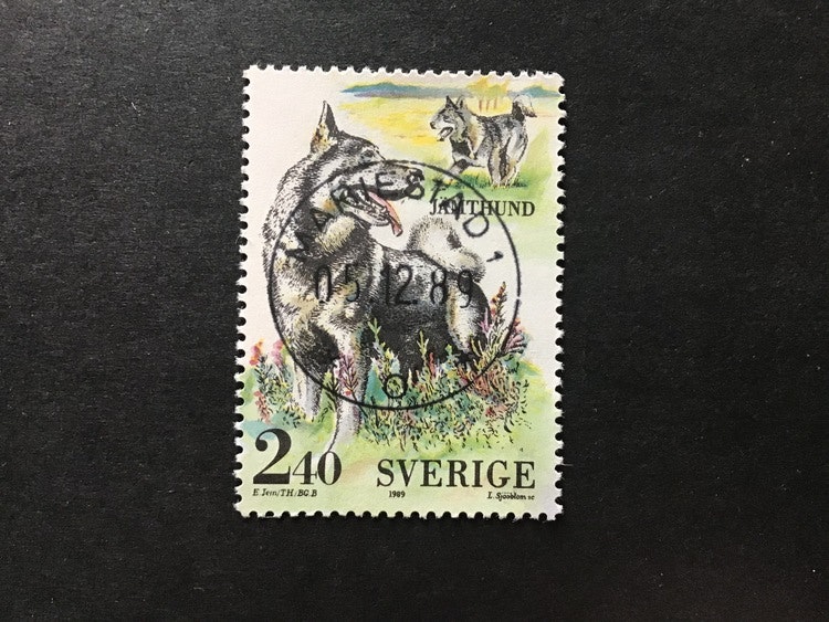 SVENSKA HUNDAR 1989 facit nr 1586 lyxstämplat MARIESTAD 1