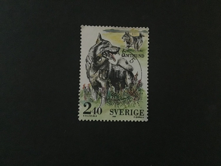 SVENSKA HUNDAR 1989 facit nr 1586 lyxstämplat BORÅS 5