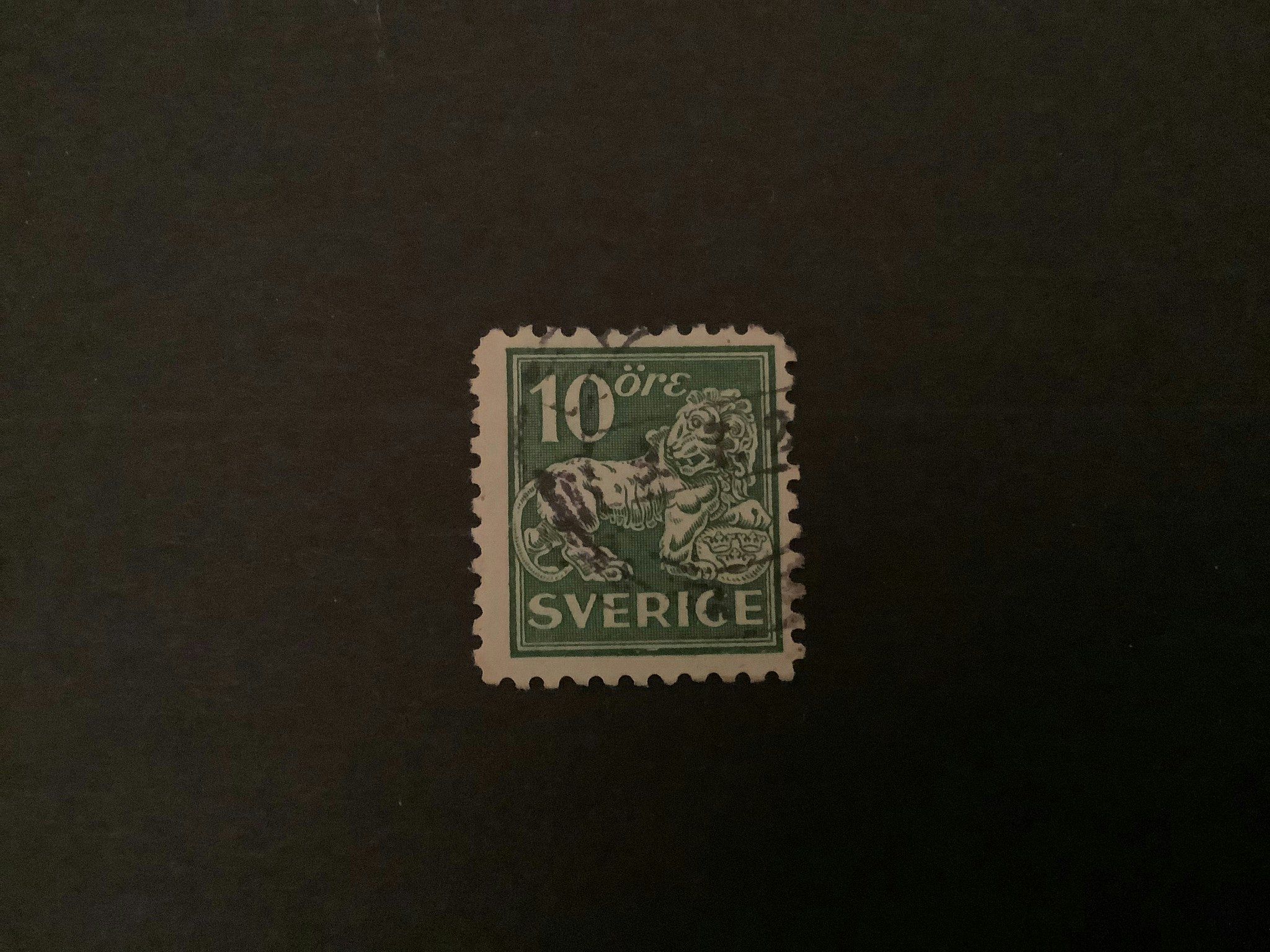 STÅENDE LEJON STÄMPLAT MÄRKE, facit 144 C