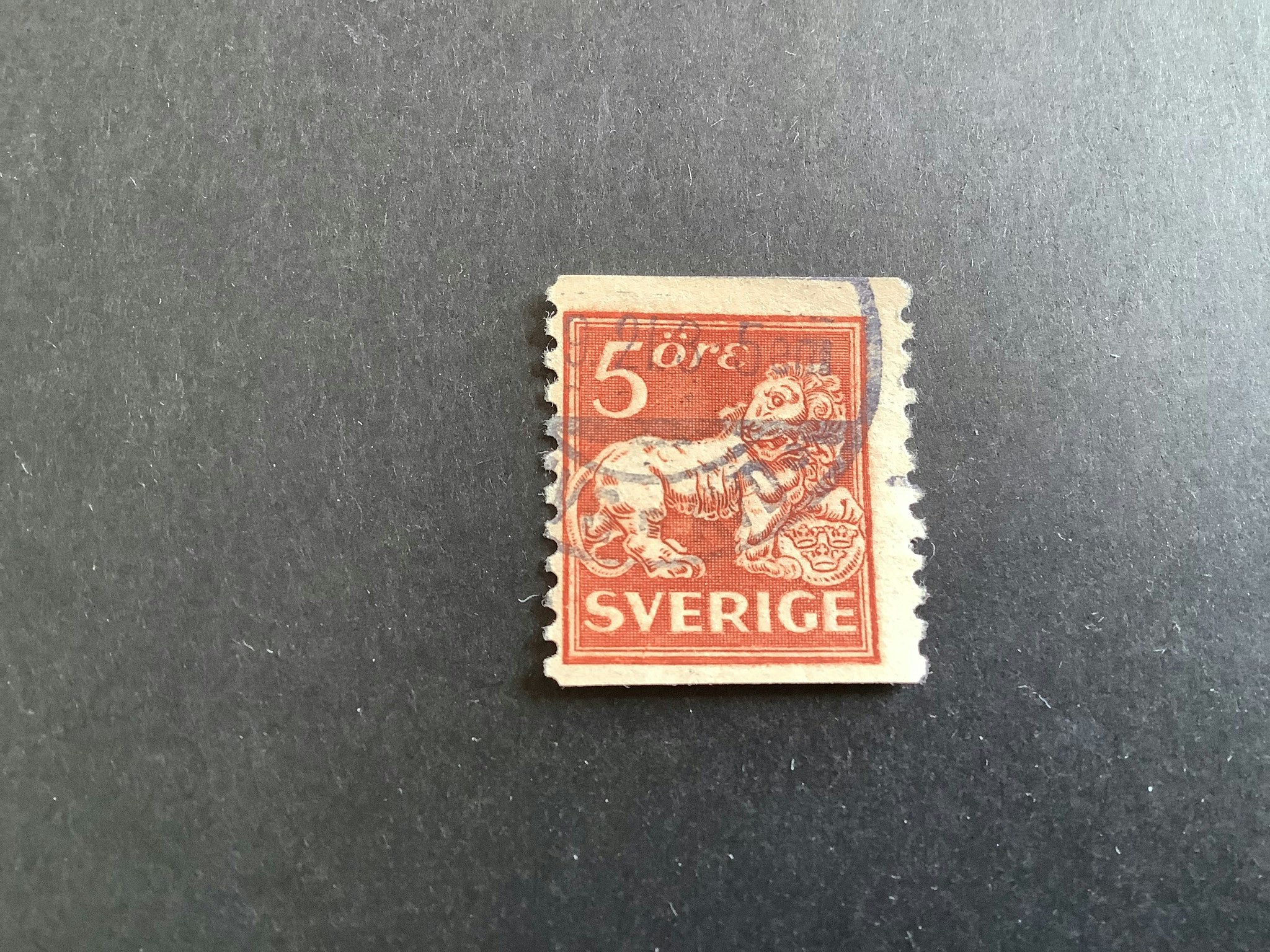 Stående lejon typ I facit nr 141 A stämplat märke