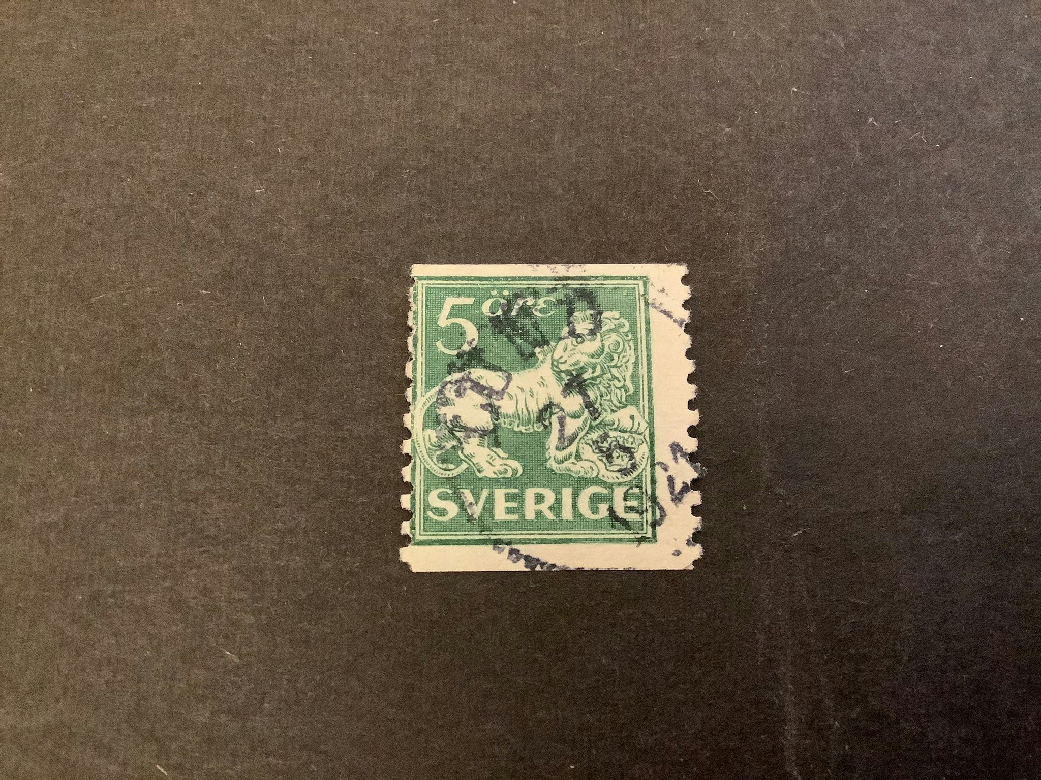 Stående lejon TYP I facit nr 140 A stämplat märke