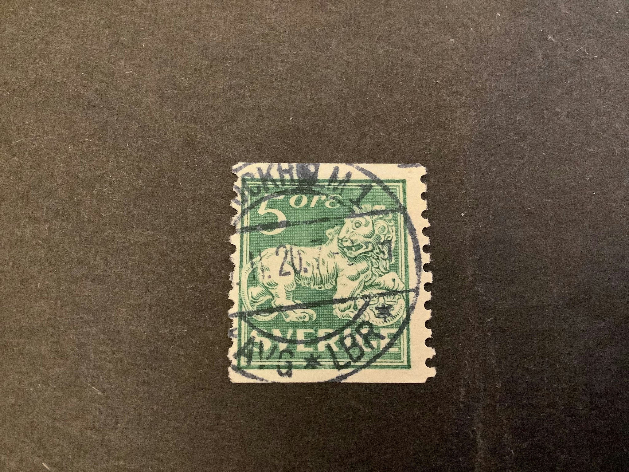 Stående lejon TYP I facit nr 140 A stämplat märke
