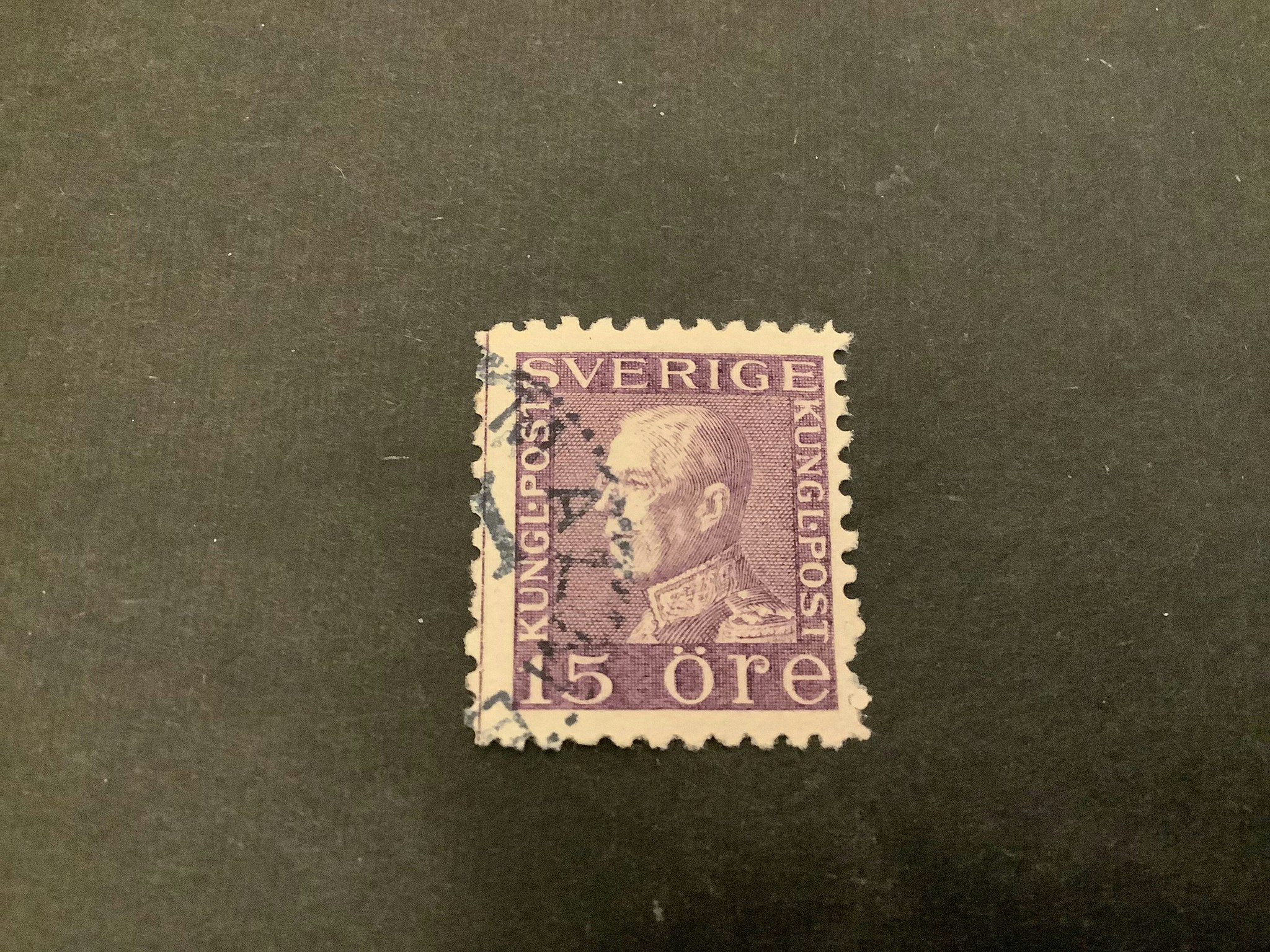 Gustaf V profil vänster stämplat med plåtskarvstecken facit nr 175 C