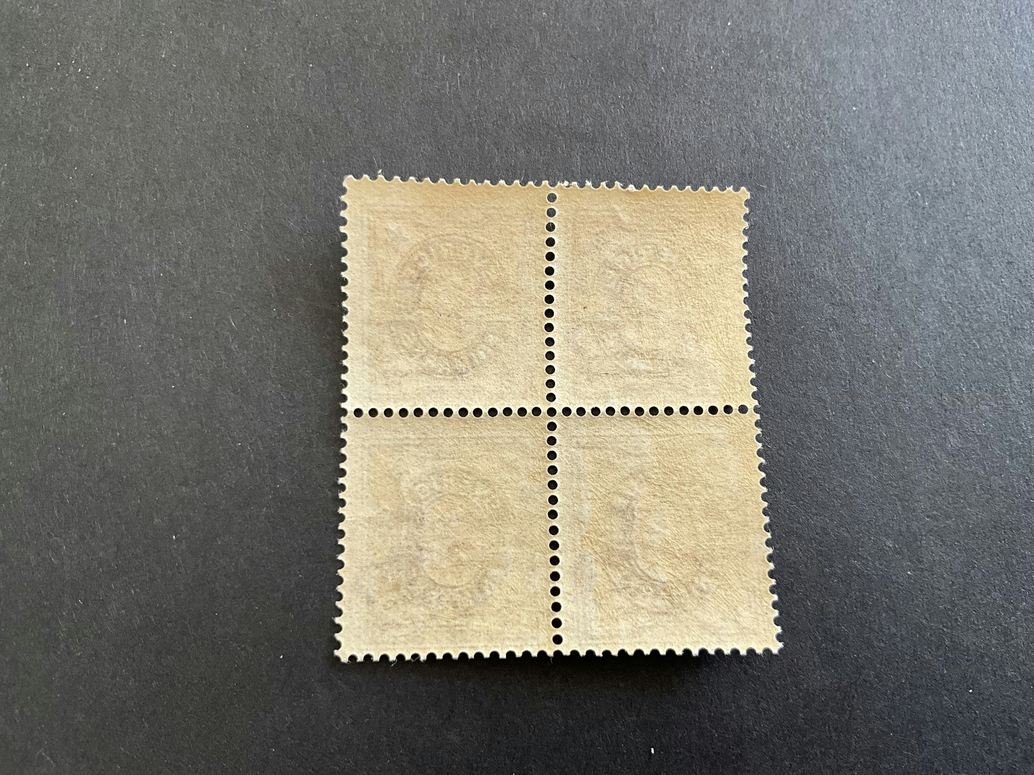 Tvåfärgad siffertyp postfriskt 4-block facit nr 63