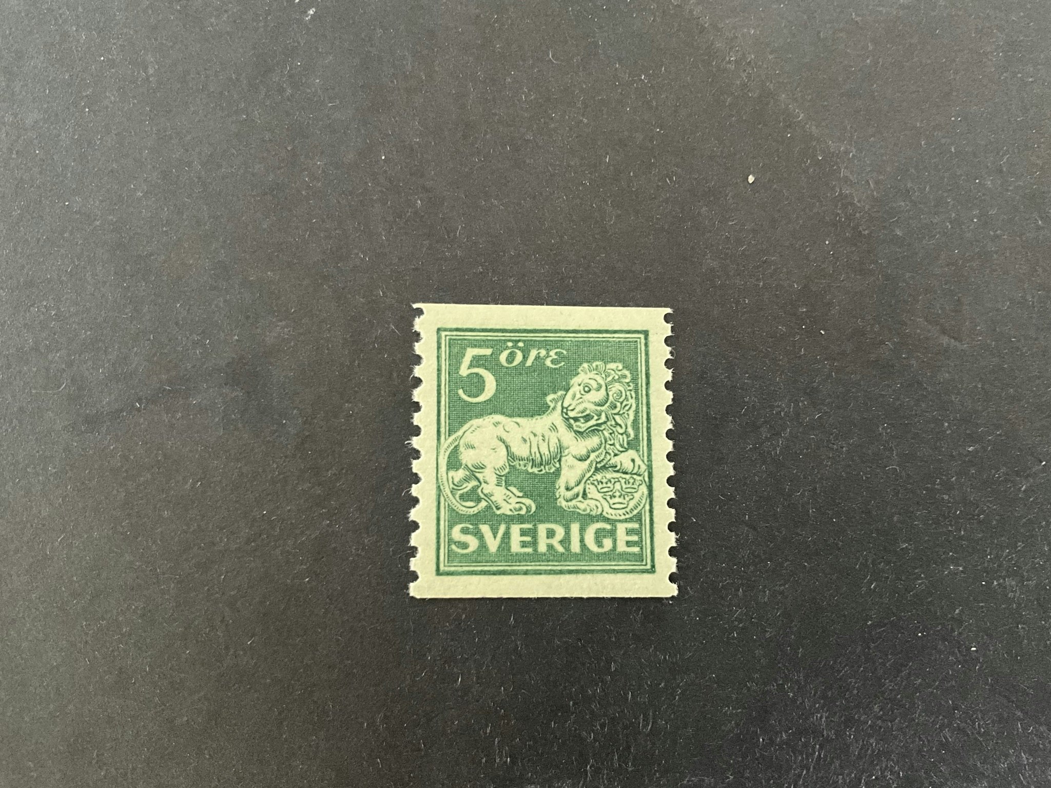 Stående lejon facit nr 140 A billigaste nyans postfriskt  praktex