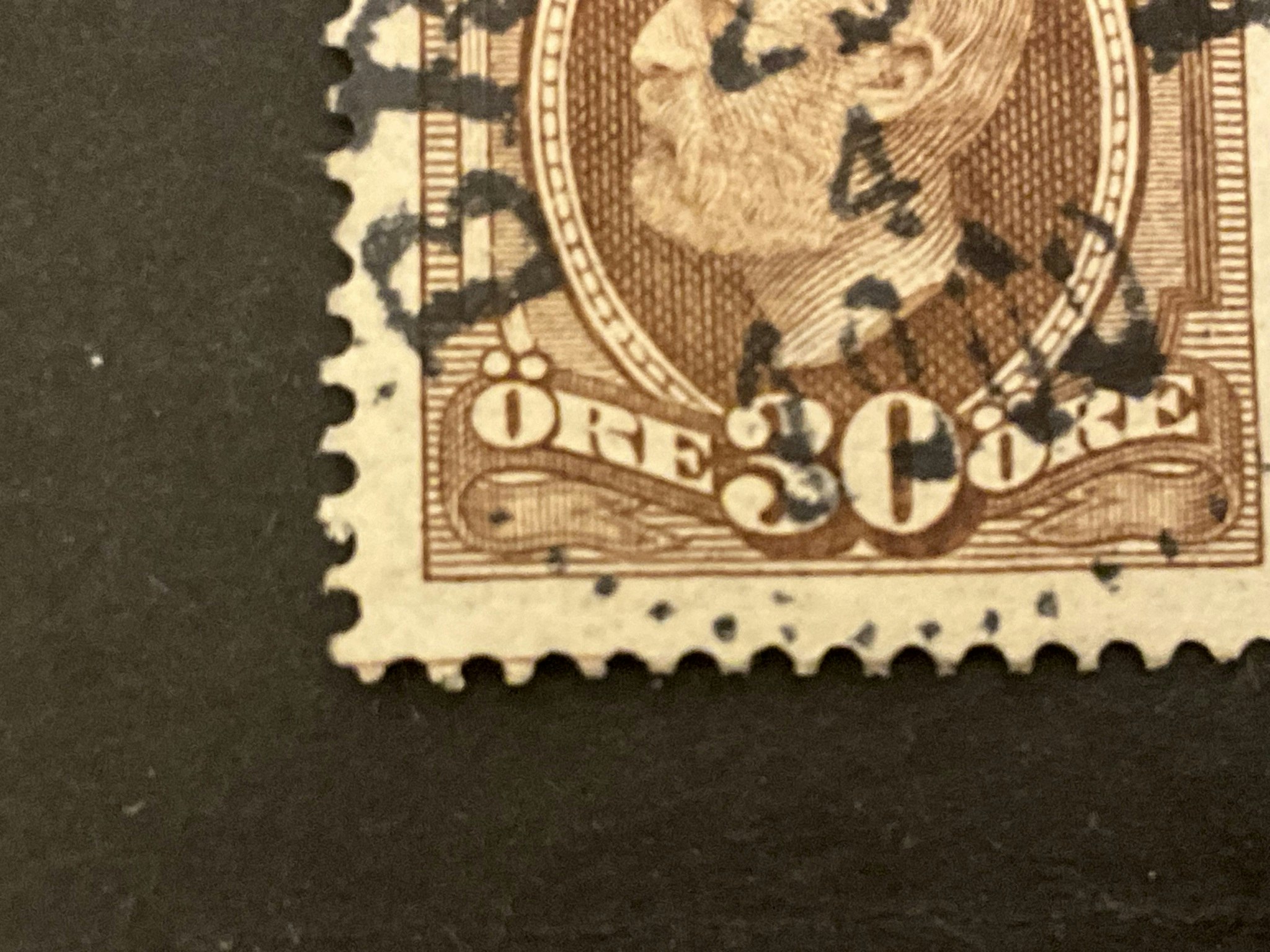 Oscar II facit 58 praktstämplat BREDBYN 25/4 1900 med lödskarvslinje