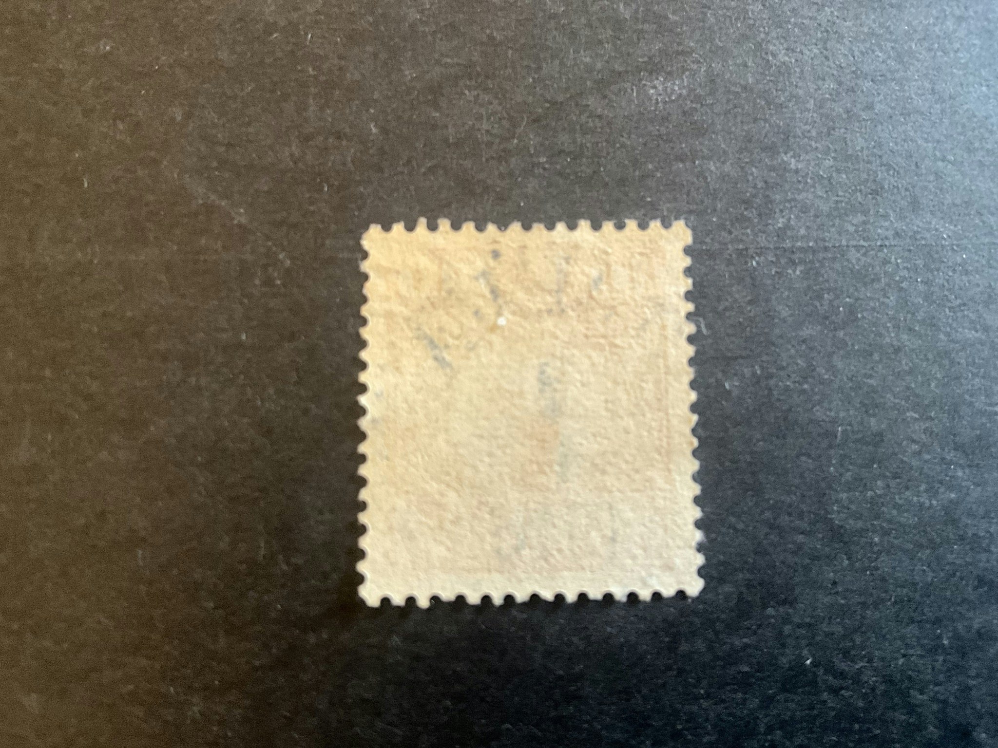 Gustaf V i medaljong facit 82 praktstämplat HOFVA