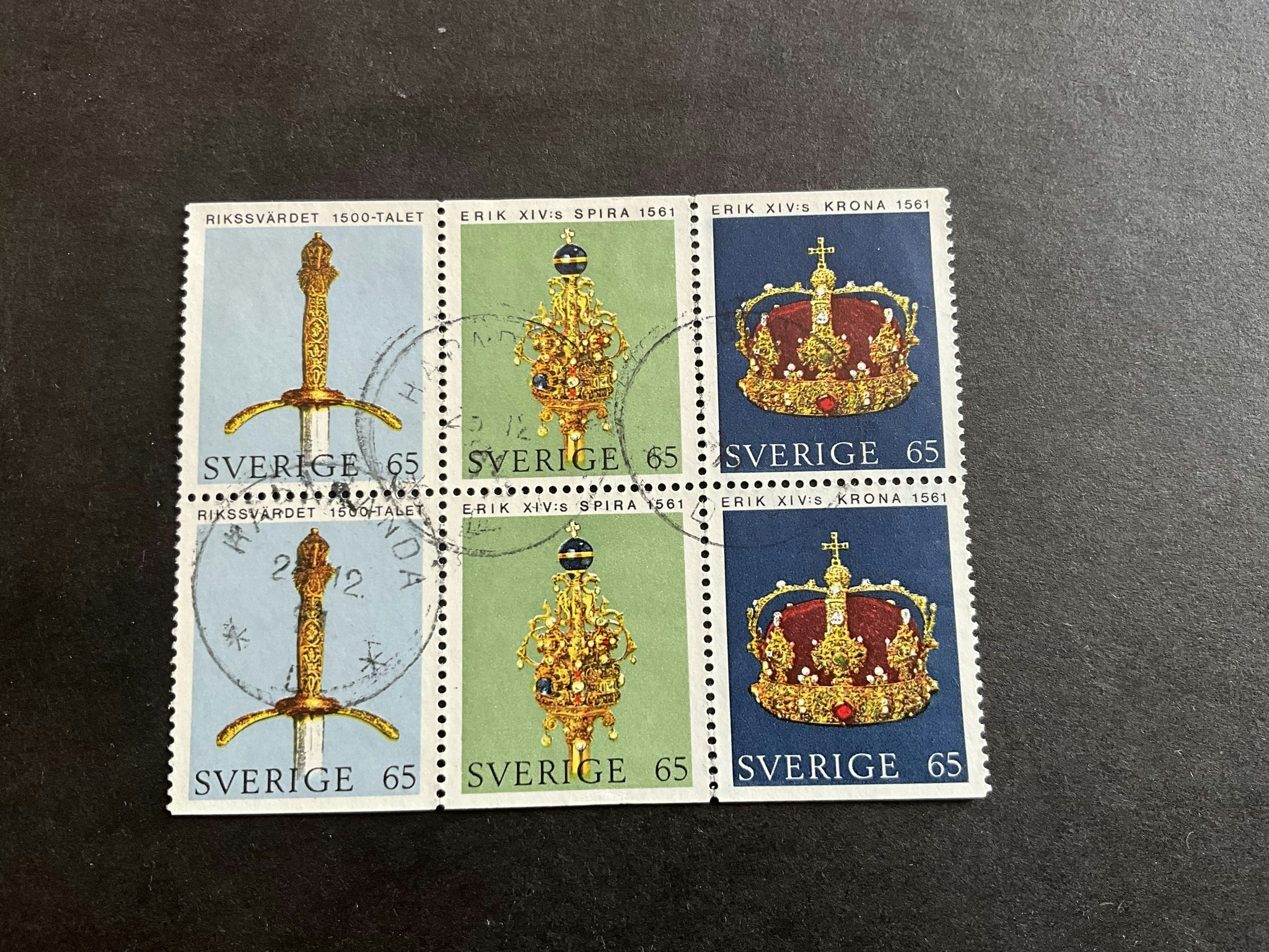 Riksregalierna facit nr 740-742 BB i stämplat 6-block