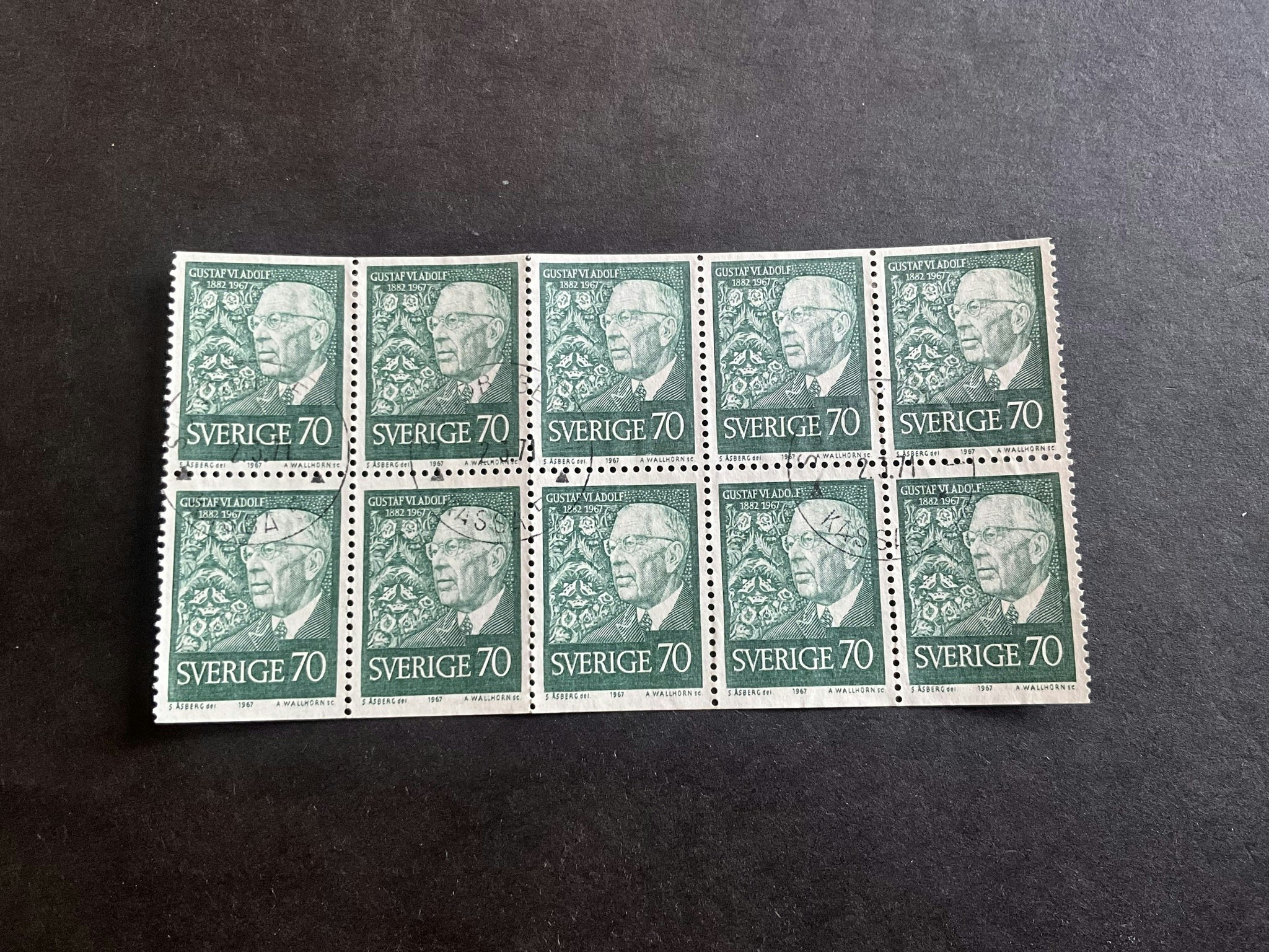 Gustaf VI Adolf 85 år facit nr 617 BB i stämplat 10-block