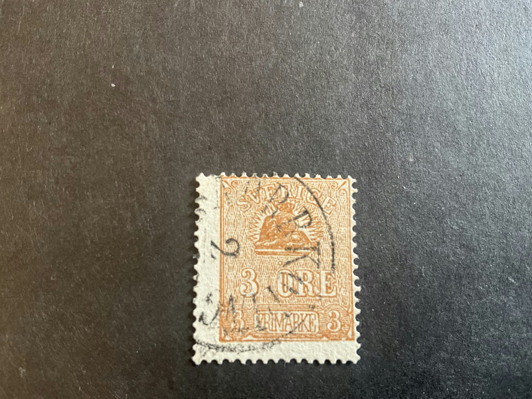 Liggande lejon facit 14 B stämplat märke
