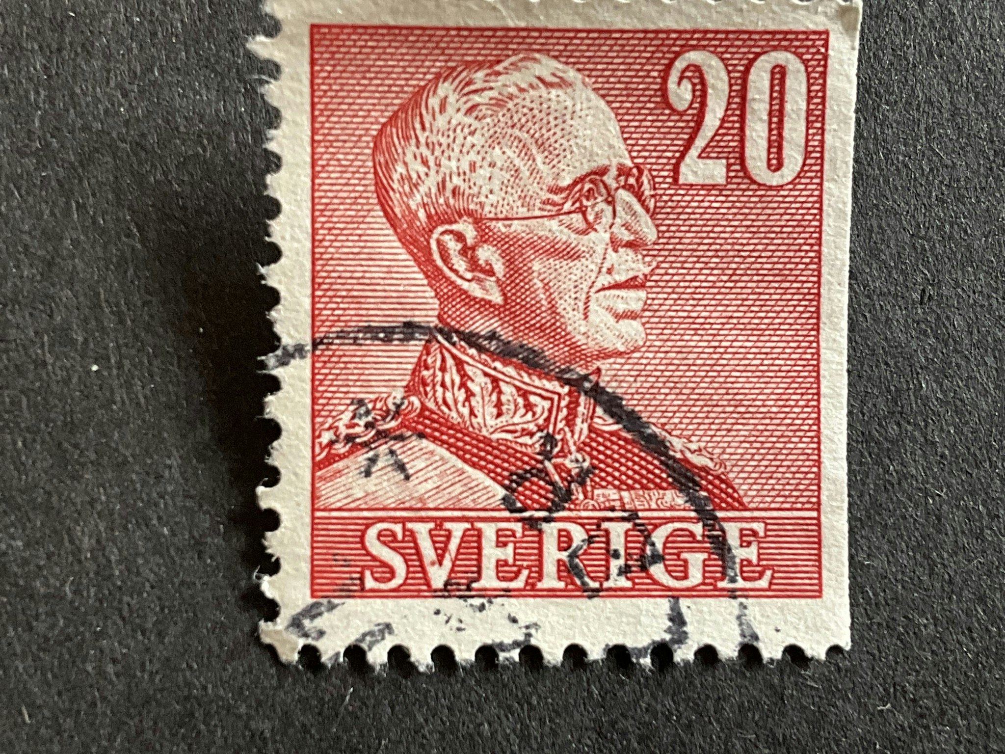 Gustaf V profil höger facit nr 276 B2 med streck i V i SVERIGE