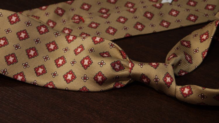 Medallion Vintage Silk Tie - Beige/Red