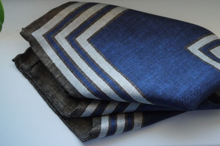 New 14/" 100/% Silk Pocket Square Blue//Pinkish Red Polkas-D5