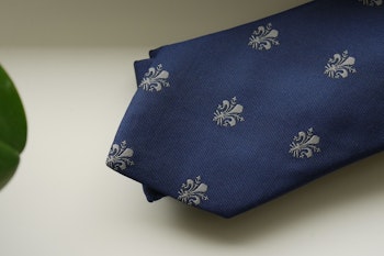 French Lily Silk Tie - Navy Blue/Beige