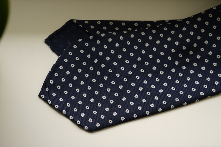 Small Floral Printed Silk Tie - Untipped - Navy Blue/White