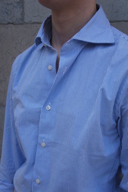 Thin Stripe Seersucker Cotton Shirt - Cutaway - Light Navy Blue/White