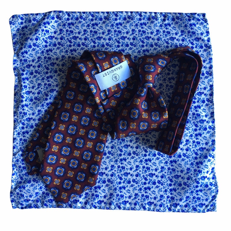 Kit - Medallion Printed silk tie and floral pocket square - Burgundy/Navy Blue/White