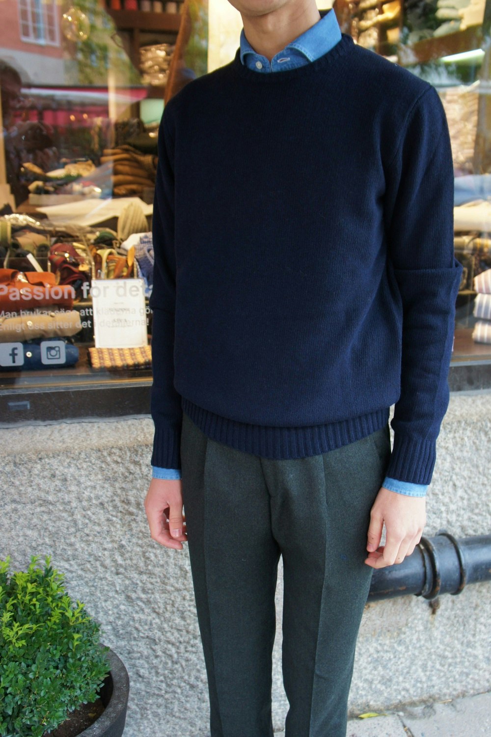 Chunky Cashmere/Wool Crewneck Pullover - Navy Blue