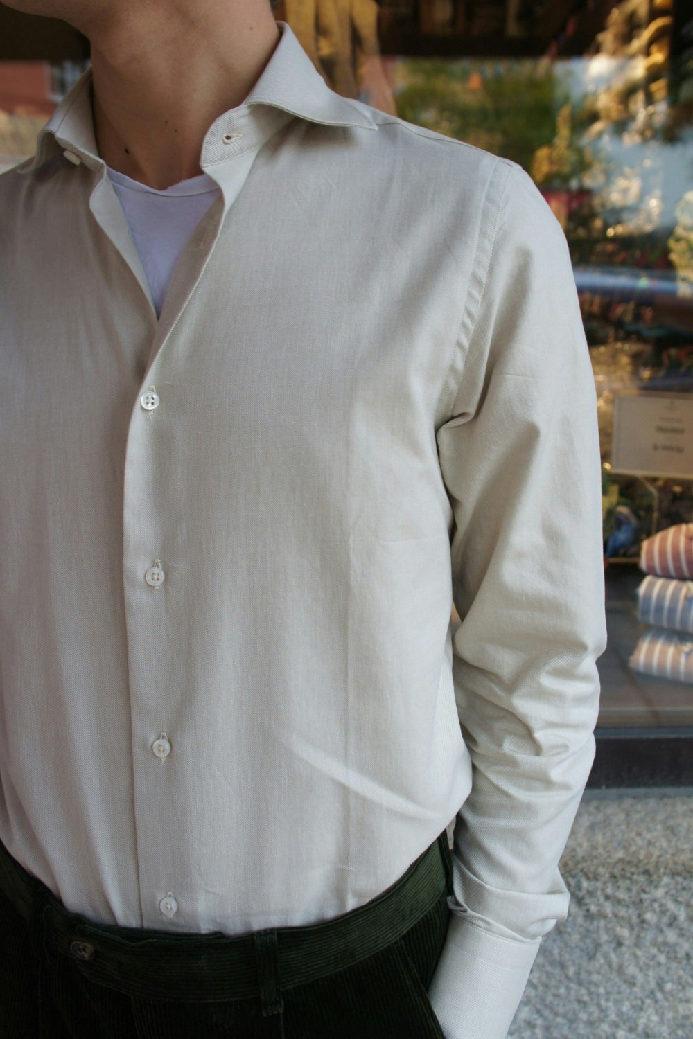 Enfärgad Skjorta i Borstad Bomull - Cutaway - Beige