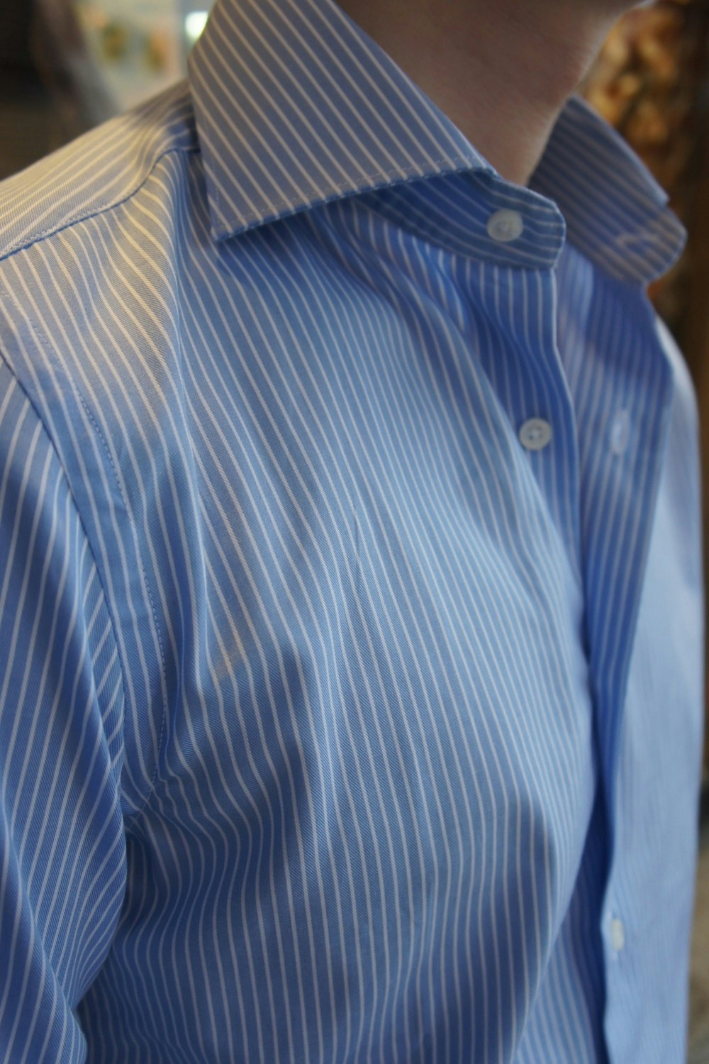 Smalrandig Twillskjorta med Cutaway -krage - Ljusblå/Vit