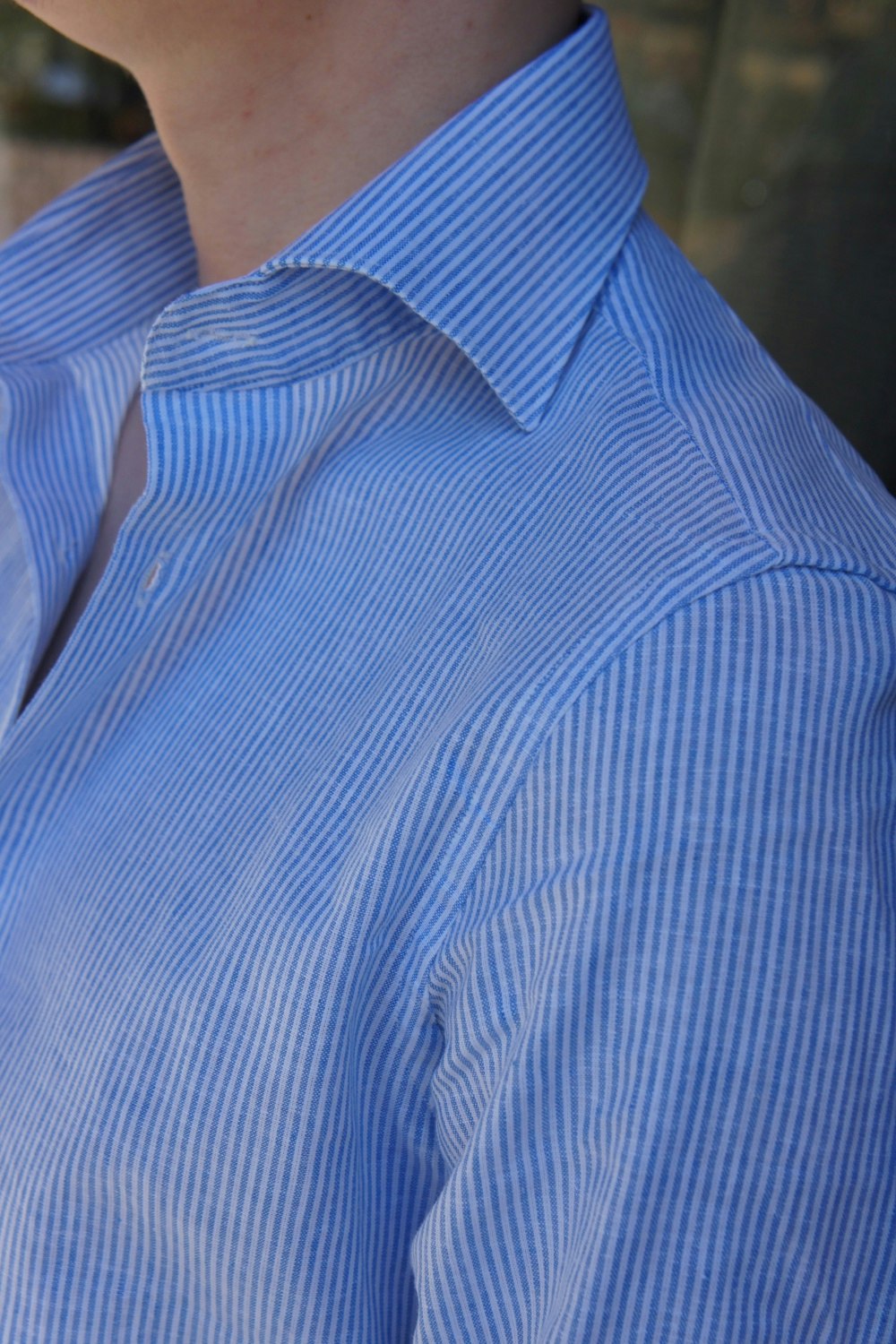 Thin Stripe Linen/Cotton Shirt - Cutaway - Light Blue/White