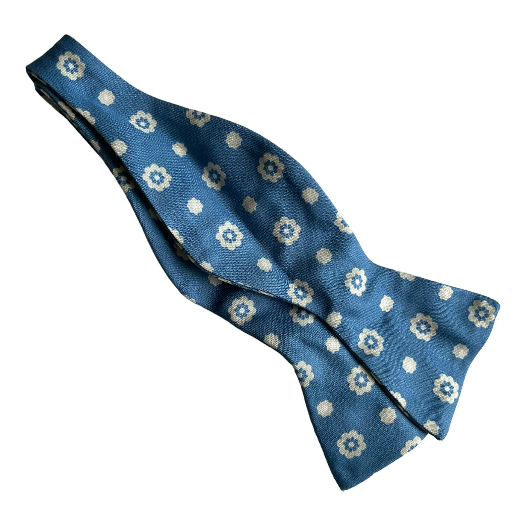 Medallion Silk/Cotton Bow Tie - Light Blue