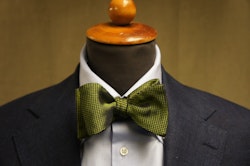 Textured Garza Silk Bow Tie - Green/Navy Blue