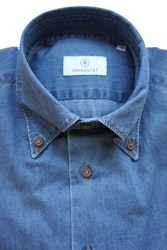 Enfärgad Denimskjorta med Kontrastknappar - Button Down - Blå
