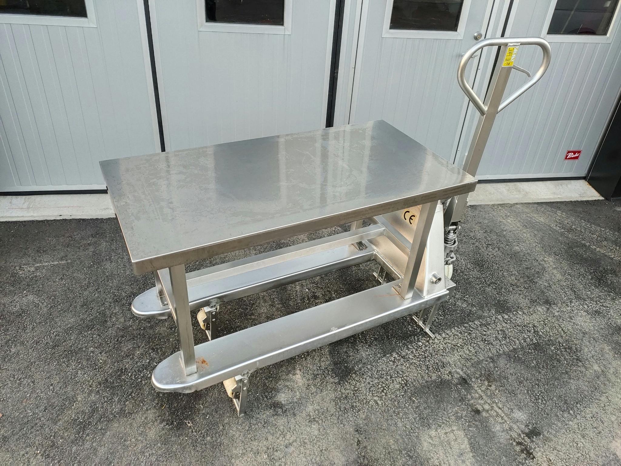 Höglyftande palldragare med rostfritt arbetsbord - 2000 kg