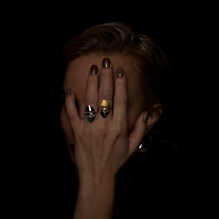 TEMPEL. Ring, guld