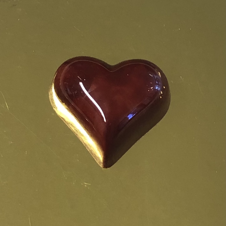 Vår egen: Jordgubbshjärta (mörkt chokladskal)