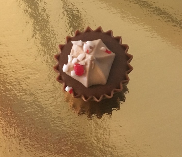 Chokladtopp Mörk Chokladkräm med Polkagrisströssel (INNEHÅLLER GLUTEN)