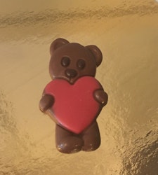 Nallebjörn med Hjärta i mjölkchoklad (PACKAS I CELLOFANPÅSE)