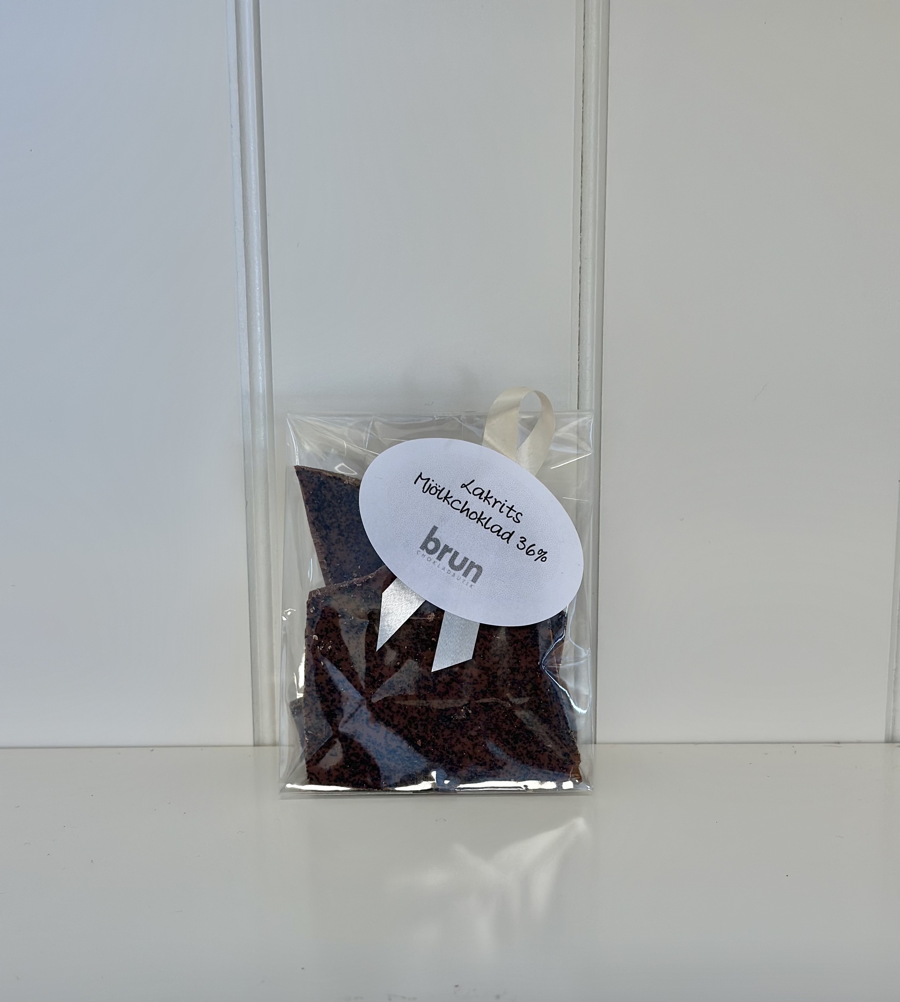 Vår egen: Chokladbräck Lakrits 36% i mjölkchoklad.