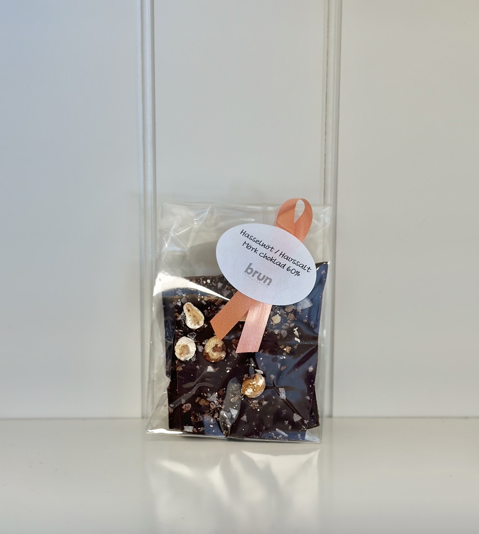 Vår egen: Chokladbräck med Hasselnötter & havssalt i 60% mörk choklad