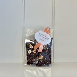 Vår egen: Chokladbräck med Hasselnötter & havssalt i 60% mörk choklad