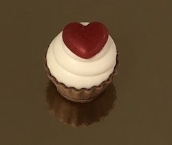Cupcake Hjärta med mandelfyllning (INNEHÅLLER NÖTTER) GÅR ENDAST ATT LÄGGA I VIT KARTONG!