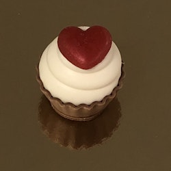 Cupcake Hjärta med mandelfyllning (INNEHÅLLER NÖTTER) GÅR ENDAST ATT LÄGGA I VIT KARTONG!