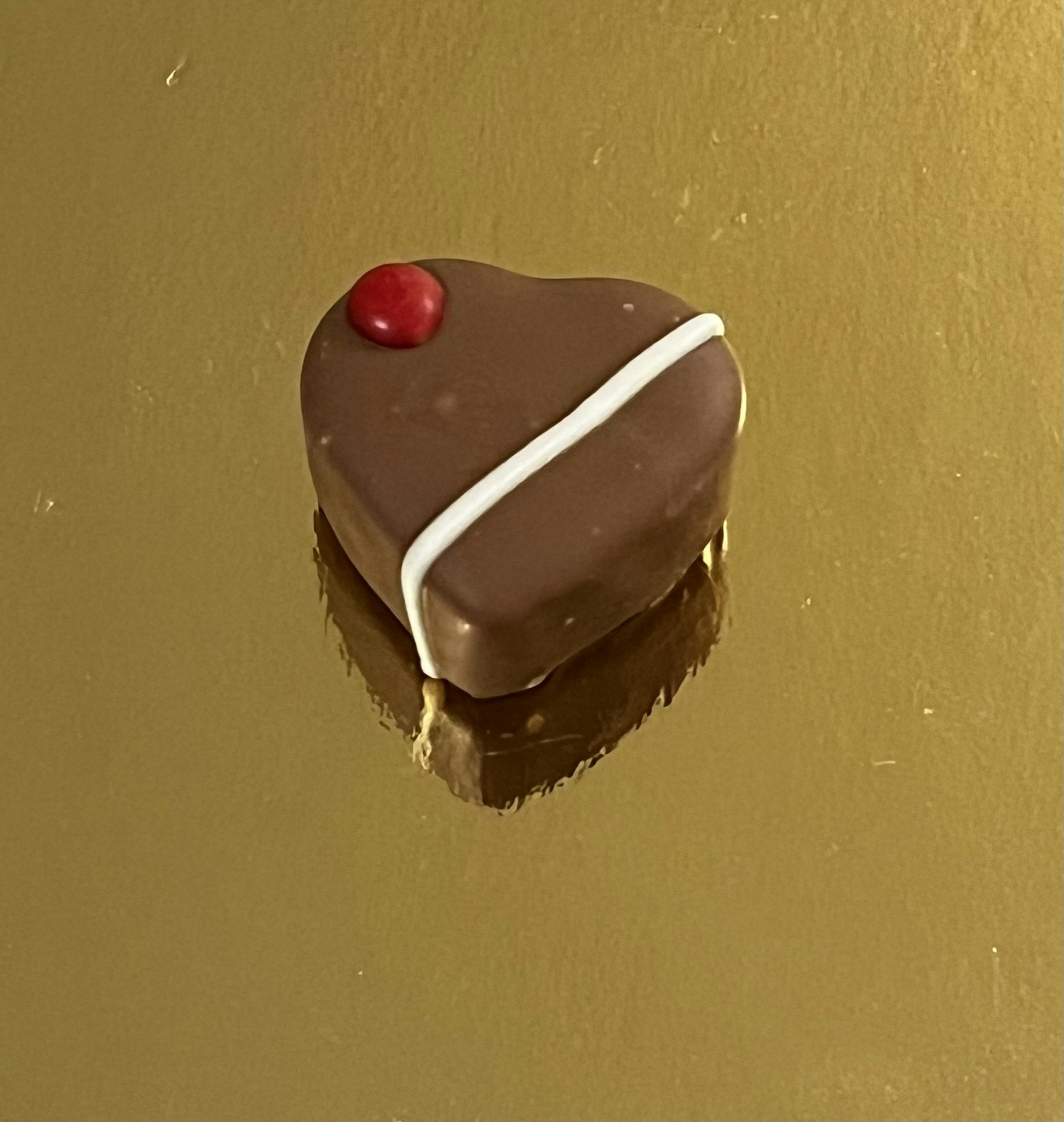 Hallon mousse hjärta (Innehåller nötter)