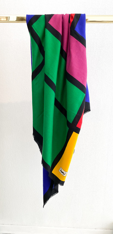 Yves Saint Laurent sjal