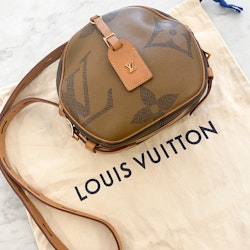 LOUIS VUITTON Boite Chapeau Souple Bag Limited Edition Reverse Monogram Giant