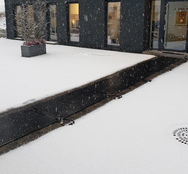 Heating mats for walkways and stairs prevent fall & slip accidents