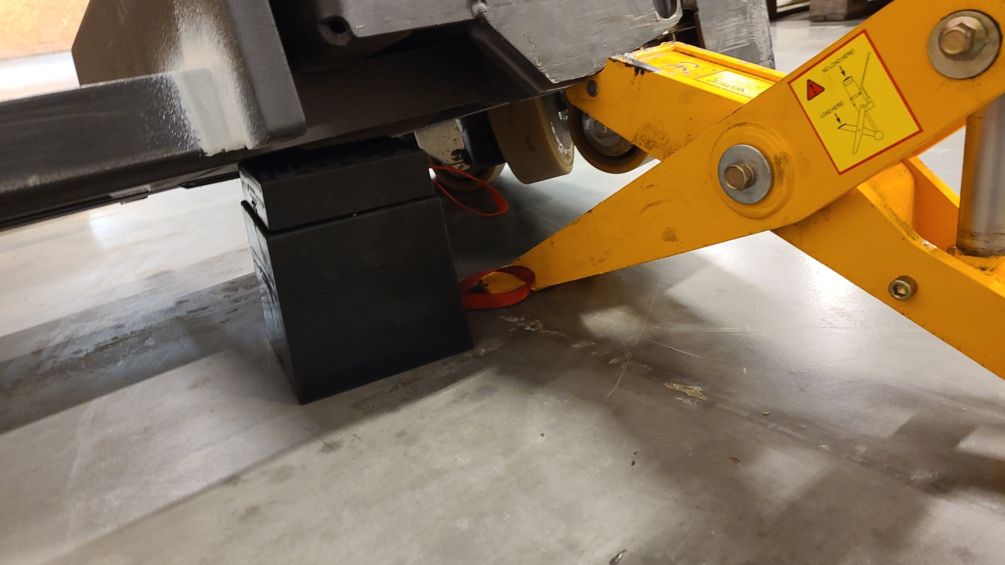 Universal liftpads for forklift service and more