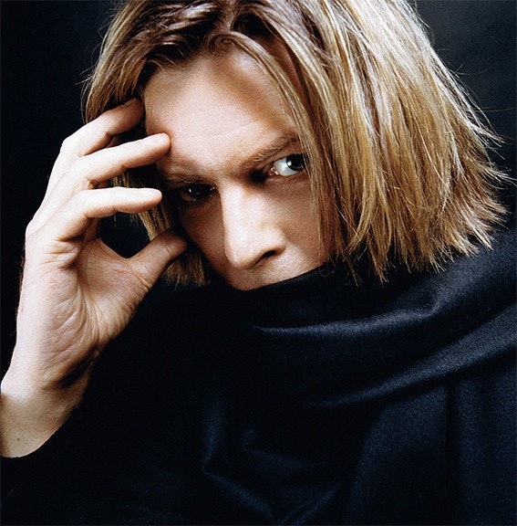 David Bowie, black scarf 2002