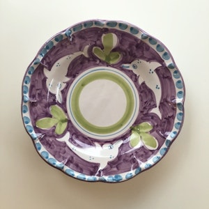 Amalfi assiett, lila med djurmönster, 20 cm