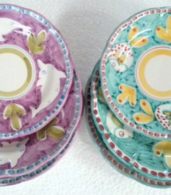 Amalfi tallriksset 6 delar i 2 färger -  assiett, djup tallrik, mattallrik, lila och grönblå