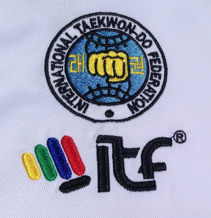 MIGHTY FIST: ITF TAEKWON-DO DRÄKT BEGINNER