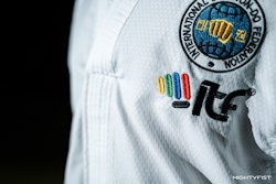 MIGHTY FIST: ITF TAEKWON-DO DRÄKT LUMIX FÄRGBÄLTE