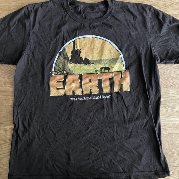 PLANET OF THE APES Earth (L) (USED) T-SHIRT