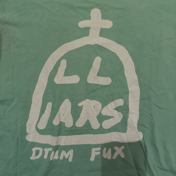 LIARS Drum's Not Dead (M) (USED) T-SHIRT